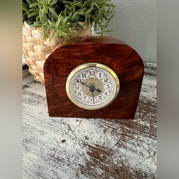Vintage MCM Hand Carved Burl  Wood Desk Clock Works Mid Century 4.5"x4" - Picture 2 of 9
